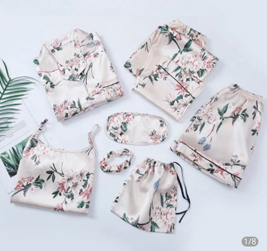 7PC. Ladies Lounge Set and Accessories